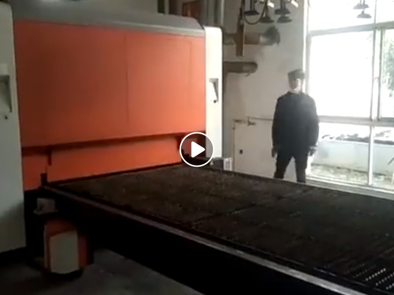 Golden laser 新型全封閉式光纖鐳射切割機自動升降系統尾門設計，為客戶提供更安全的使用環境。