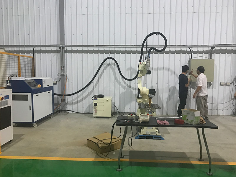 [高雄] 2000W 雷射機器人切割
