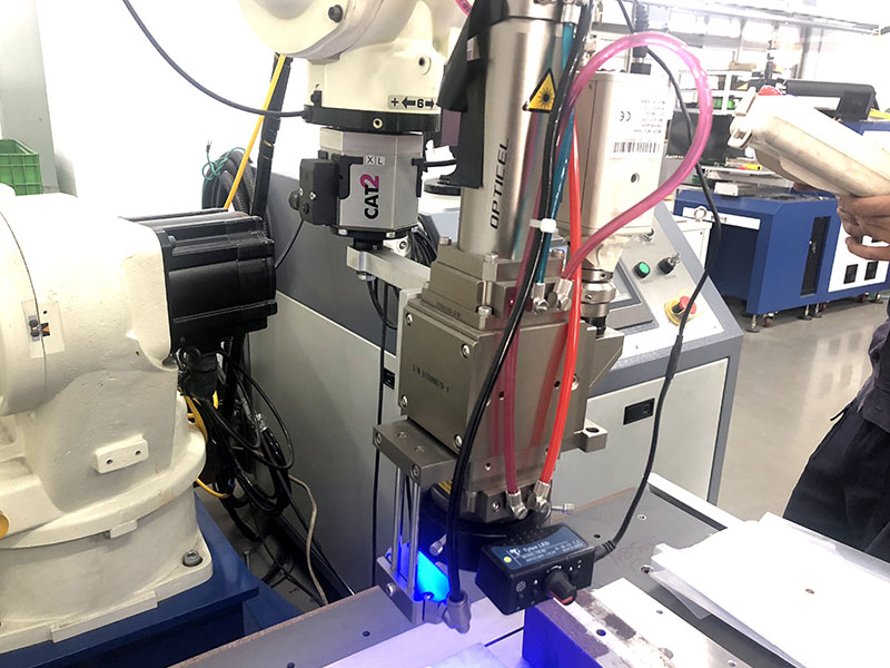 [新北-新莊] 機器人FD-20A整合IPG光纖雷射焊接