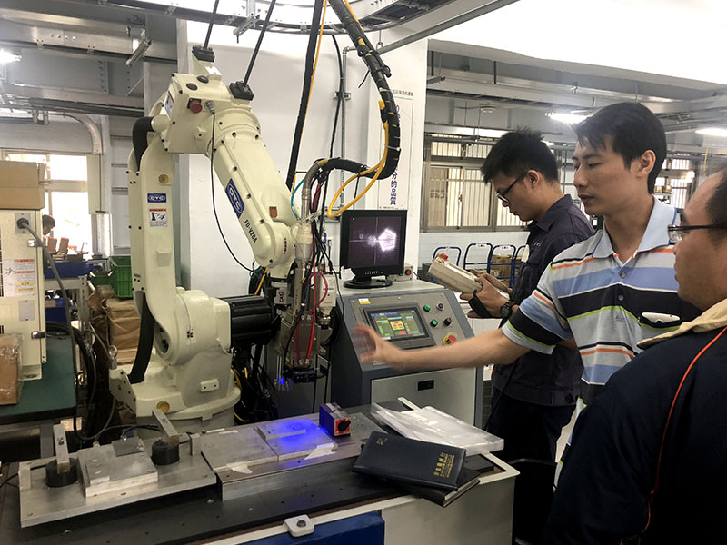 [新北-新莊] 機器人FD-20A整合IPG光纖雷射焊接