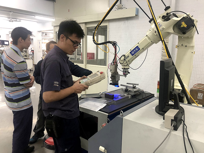 [新北-新莊] 機器人FD-20A整合IPG光纖雷射焊接