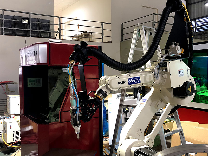 機器人光纖雷射切割系統