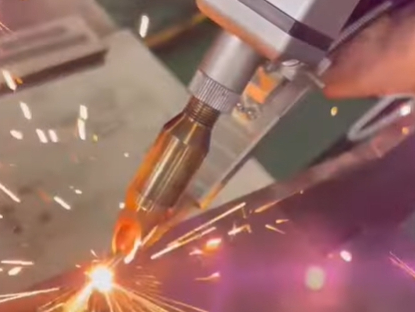 手持式雷射焊接機-新型雙絲導線設計