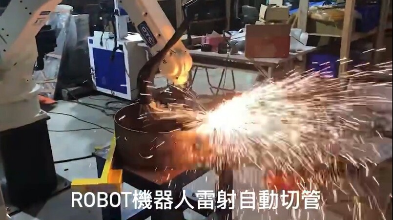 3KW光纖雷射搭配OTC A 20循管內下料切割 3KW光纖雷射搭配OTC A 20循管內下料切割