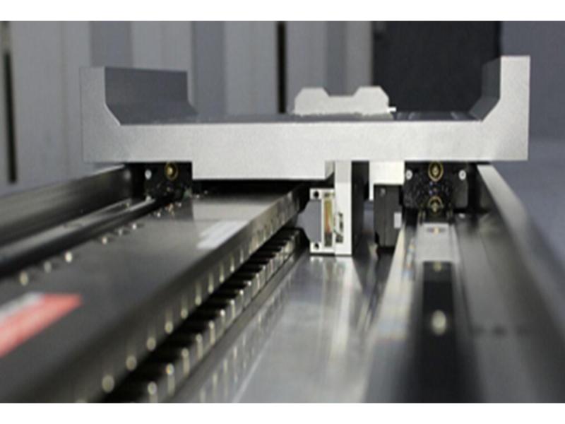 “C”系列小幅面光纤镭射切割机